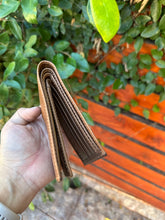 Cargar imagen en el visor de la galería, Billetera rústica café