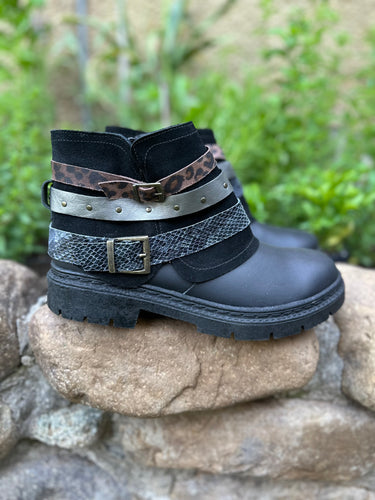 Botín con faldón negro