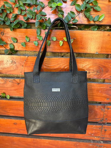 Cartera Alma estampa negra/lisa