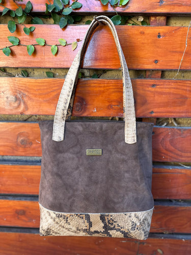 Cartera Alma chocolate estampa