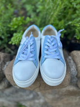 Cargar imagen en el visor de la galería, Zapatilla blanca estrella celeste