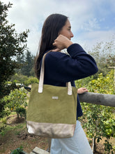 Cargar imagen en el visor de la galería, Cartera Alma verde oro