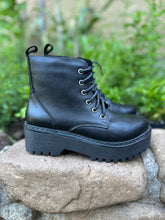Cargar imagen en el visor de la galería, Botín militar corto